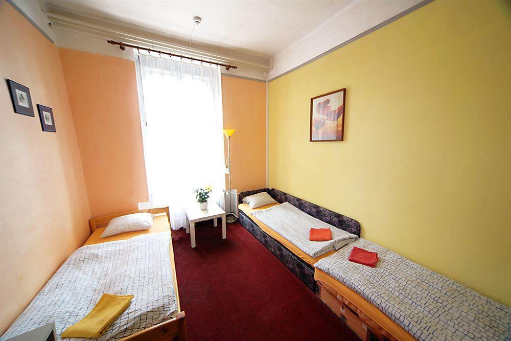 Hostel Homer - Old Town Square Prag Exteriör bild