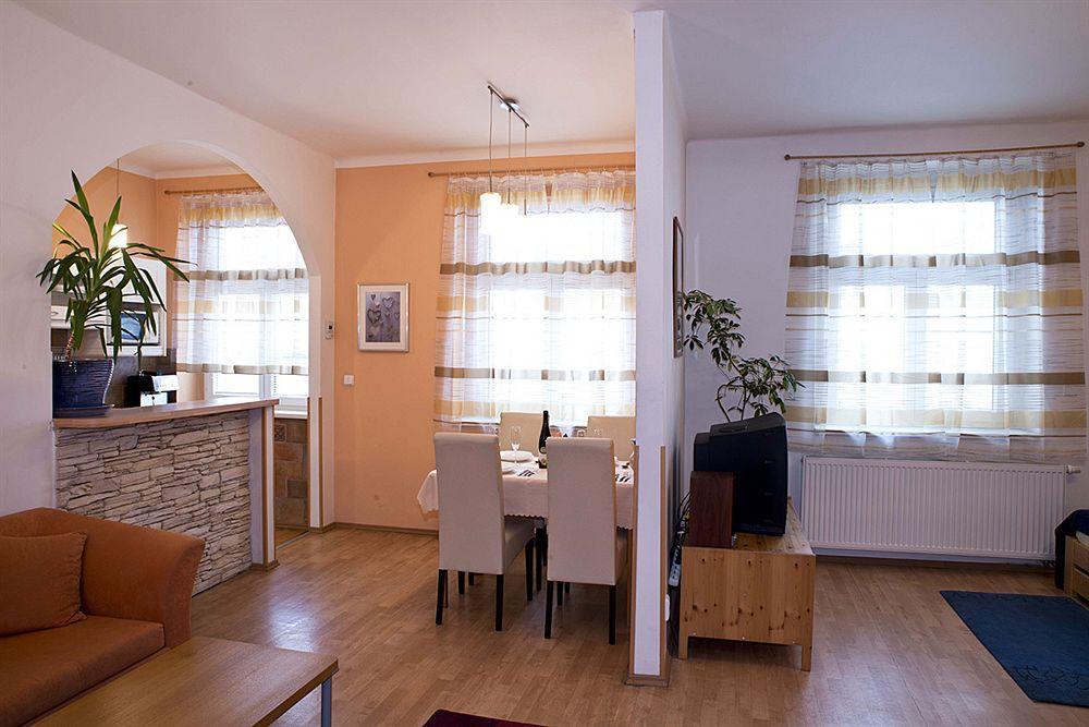 Hostel Homer - Old Town Square Prag Exteriör bild