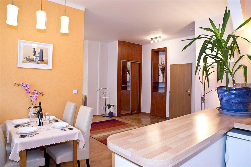 Hostel Homer - Old Town Square Prag Exteriör bild