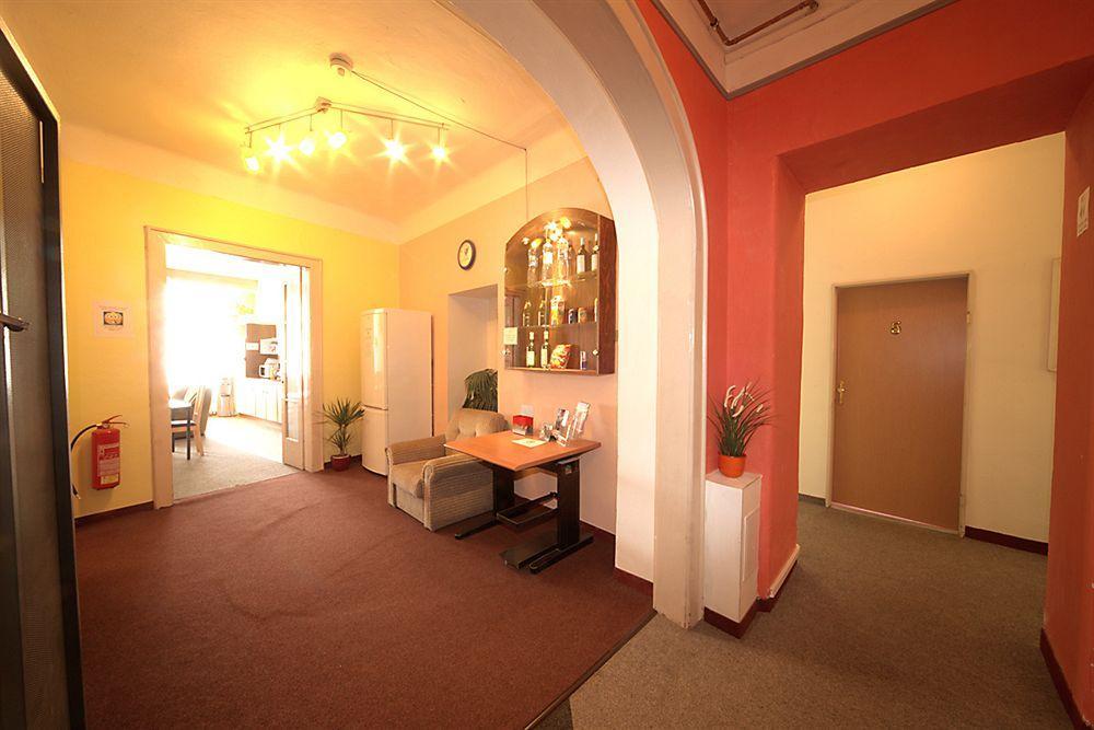Hostel Homer - Old Town Square Prag Exteriör bild