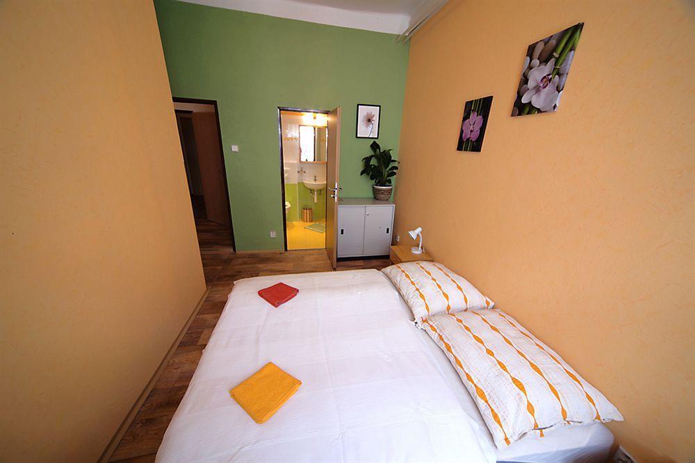Hostel Homer - Old Town Square Prag Exteriör bild