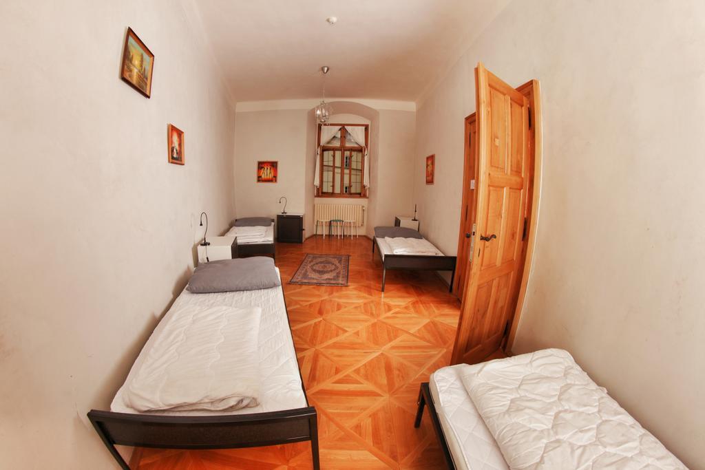 Hostel Homer - Old Town Square Prag Exteriör bild