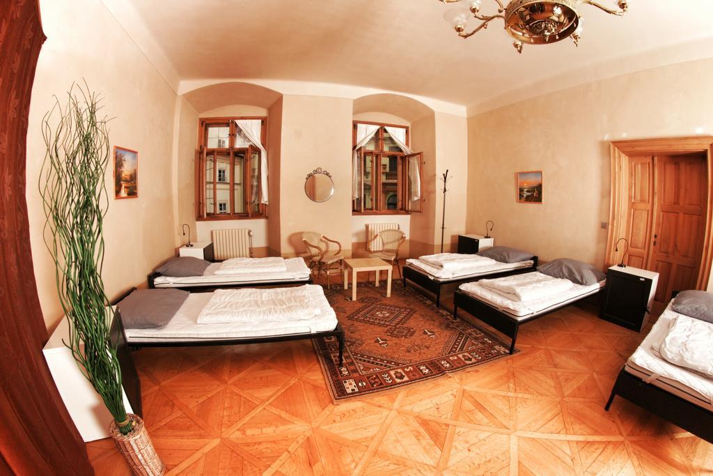 Hostel Homer - Old Town Square Prag Exteriör bild
